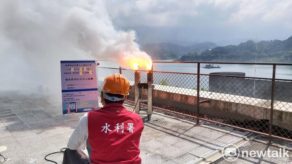 水利署在翡翠水庫、曾文水庫、與仁義潭等地進行人工增雨   圖：經濟部水利署提供