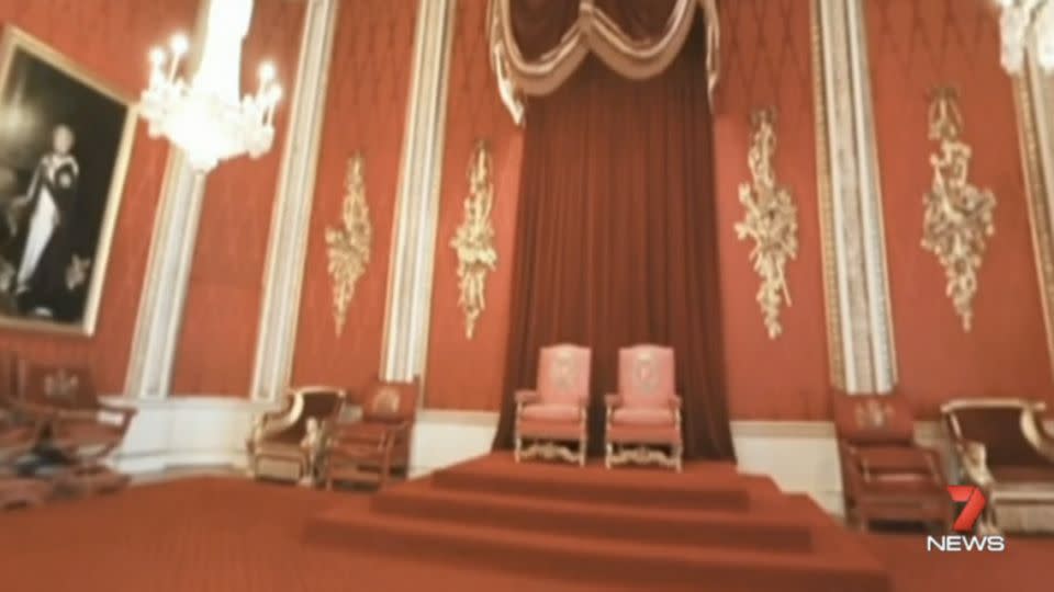 The throne room is featured in the expedition, where the guide explains that the Queen's throne is 'on the left'. Photo: YouTube