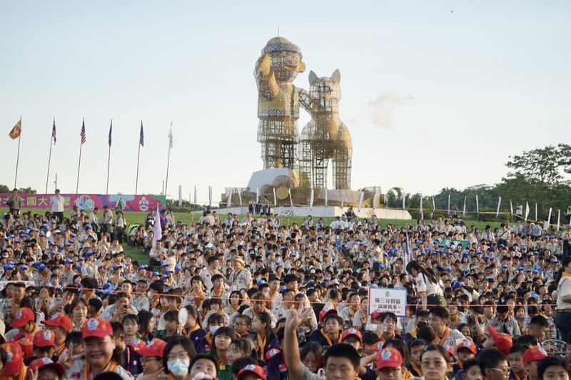 第12次全國童軍大露營  台南熱鬧開幕（3） 第12次全國童軍大露營10日起展開，開幕典禮11日晚 間在台南走馬瀨農場舉行，18國近8000名童軍參與盛 會，場面熱鬧。 中央社記者董俊志攝  113年7月11日 