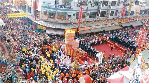 媽祖信仰活動之一的媽祖繞境是台灣年度宗教盛事（圖／聯合報報系資料照）