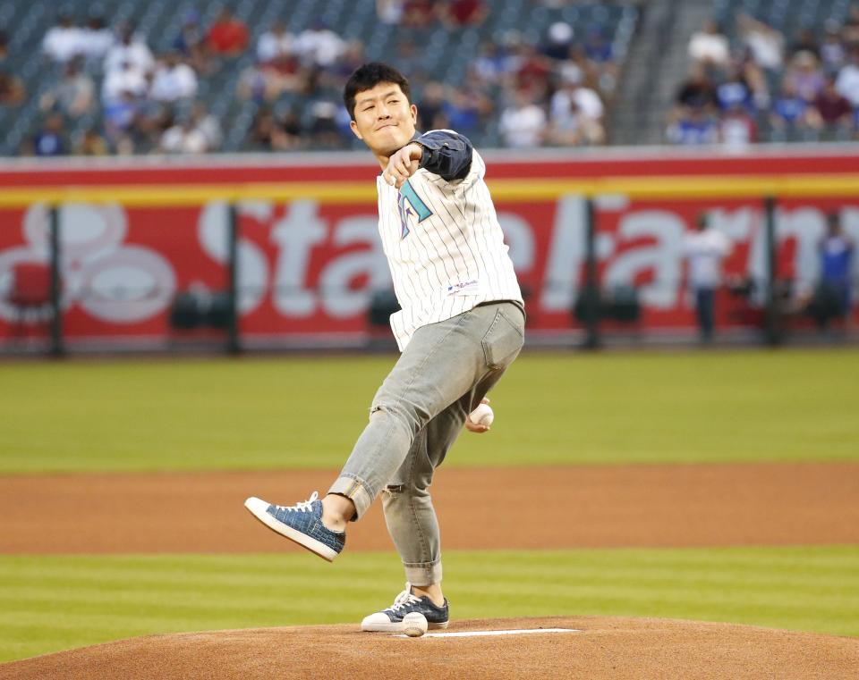 Former Arizona Diamondbacks closer Byung-Hyun Kim throws out the first pitch before a game against the Los Angeles Dodgers at Chase Field in Phoenix April 2, 2018.