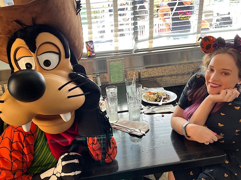 goofy in his halloween costume posing with jenna at hollywood and vine