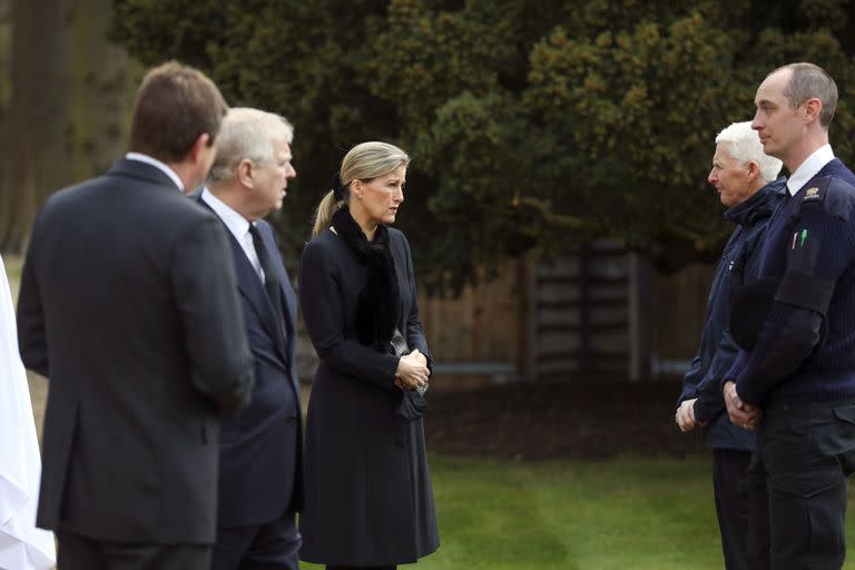 Los príncipes Eduardo y Andrés, hijos de Isabel II y Felipe de Edimburgo, recordaron a su padre a dos días de su muerte. (Foto: Twitter/ @RoyalFamily)