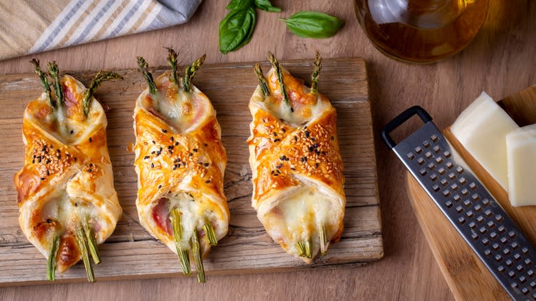 asparagus wrapped in puff pastry