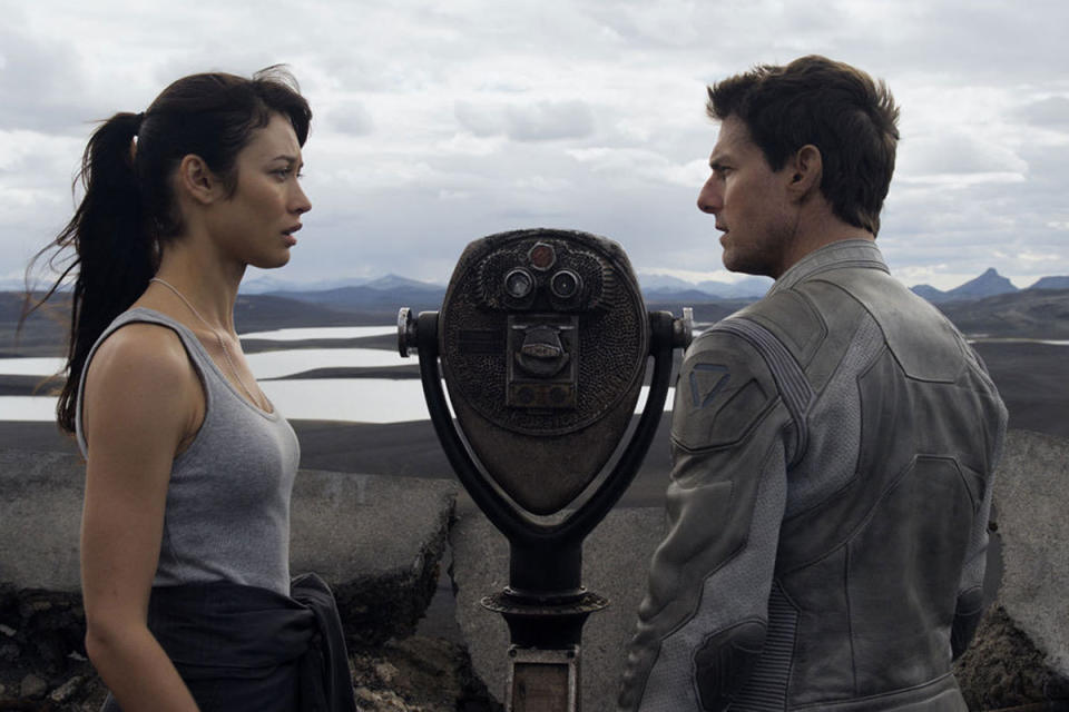 Tom Cruise was 51 and Olga Kurylenko was 34 in ‘Oblivion’ Age gap: 17 years