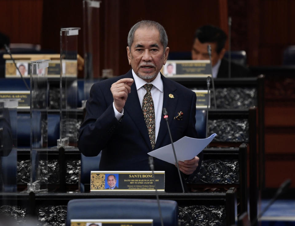 To address the issue, Minister in the Prime Minister’s Department (Parliament and Law) Datuk Seri Wan Junaidi Tuanku Jaafar said the government through its National Anti-Corruption Plan 2019-2023 has focused on public sector administration through its ‘Strengthening the Effectiveness of Public Service Delivery’ strategy. — Bernama pic