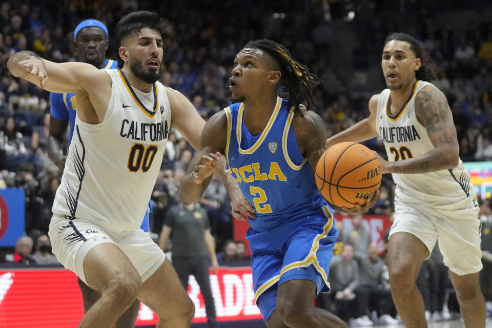 UCLA guard Dylan Andrews (2) drives to the basket between California forward Fardaws Aimaq (00) and guard Jaylon Tyson (20) during the second half of an NCAA college basketball game in Berkeley, Calif., Saturday, Feb. 10, 2024. (AP Photo/Jeff Chiu)