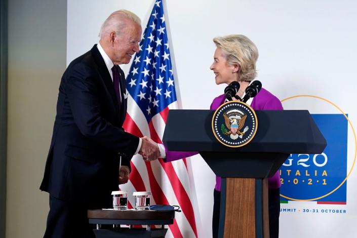 Archive photo of Joe Biden and Ursula von der Leyen (Evan Vucci/AP)