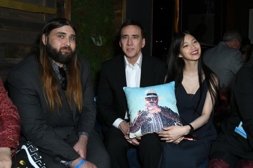 Feierten gemeinsam bei einer Premiere des Films "Massive Talent": Nicolas Cage (Mitte), seine Ehefrau Riko Shibata und sein ältester Sohn Weston Coppola Cage. (Bild: JC Olivera/Getty Images)