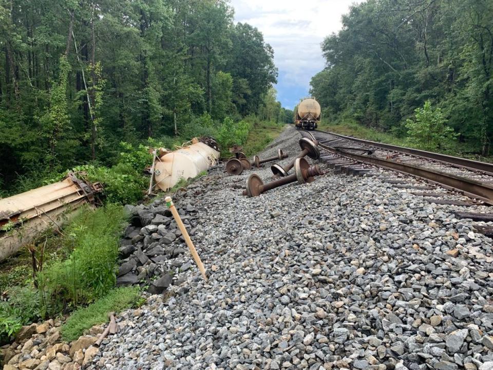 Two derailed pressurized carbon dioxide cars near Brandon, Mississippi (City of Brandon, Mississippi)