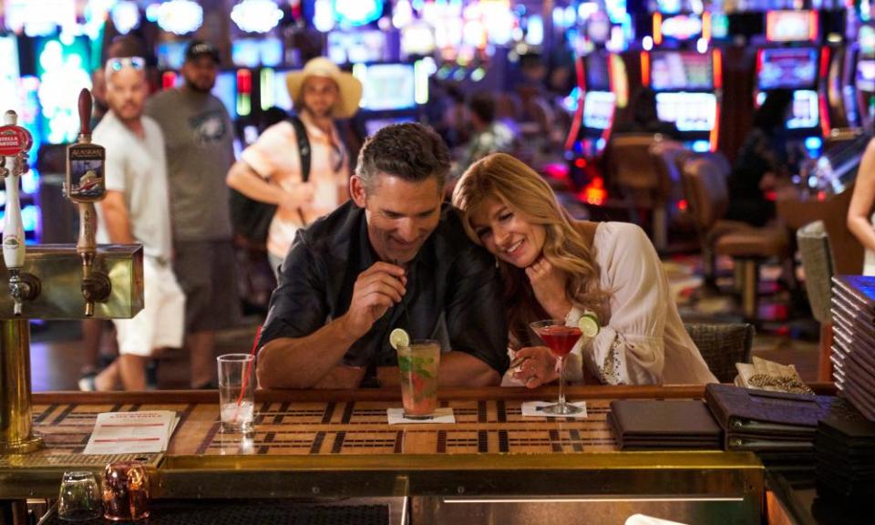 Eric Bana and Connie Britton in Dirty John.