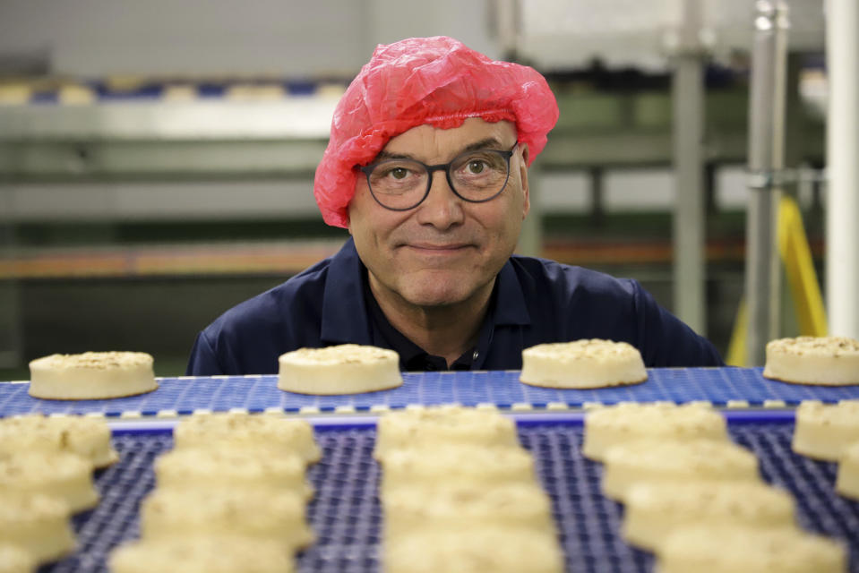 Inside the Factory S7,18-04-2023,Crumpets,3,Gregg Wallace,Gregg Wallace at a crumpet factory in Burnley.,Voltage TV,Voltage TV