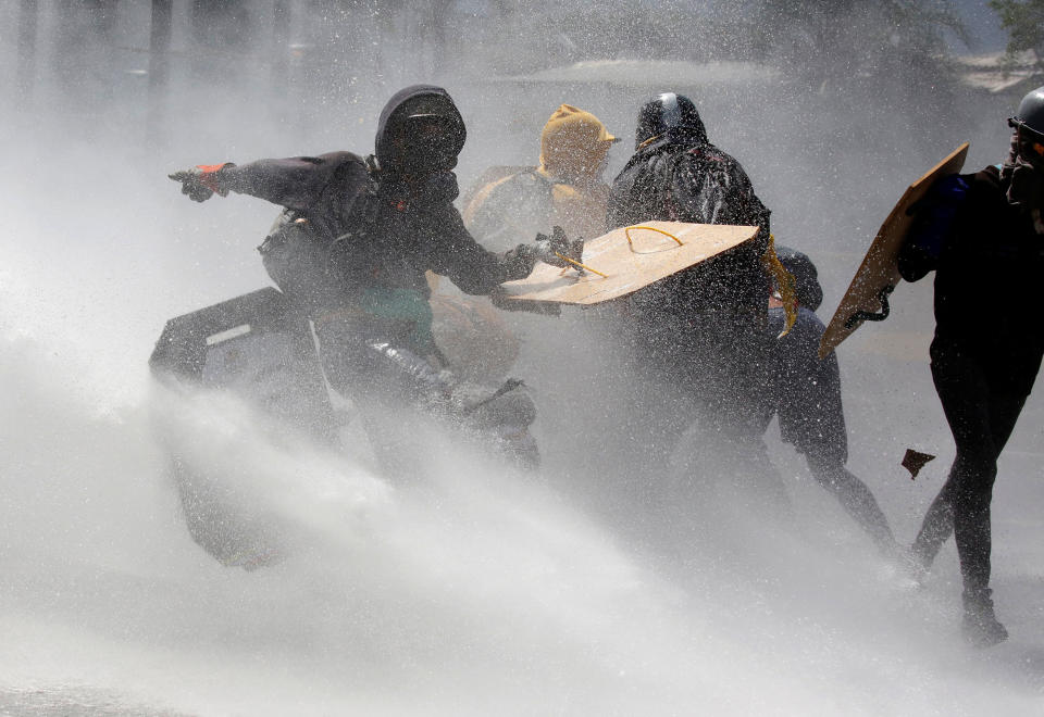 <p>Opposition supporters clash with riot security forces while rallying against President Nicolas Maduro in Caracas, Venezuela, May 18, 2017. (Carlos Garcia Rawlins/Reuters) </p>