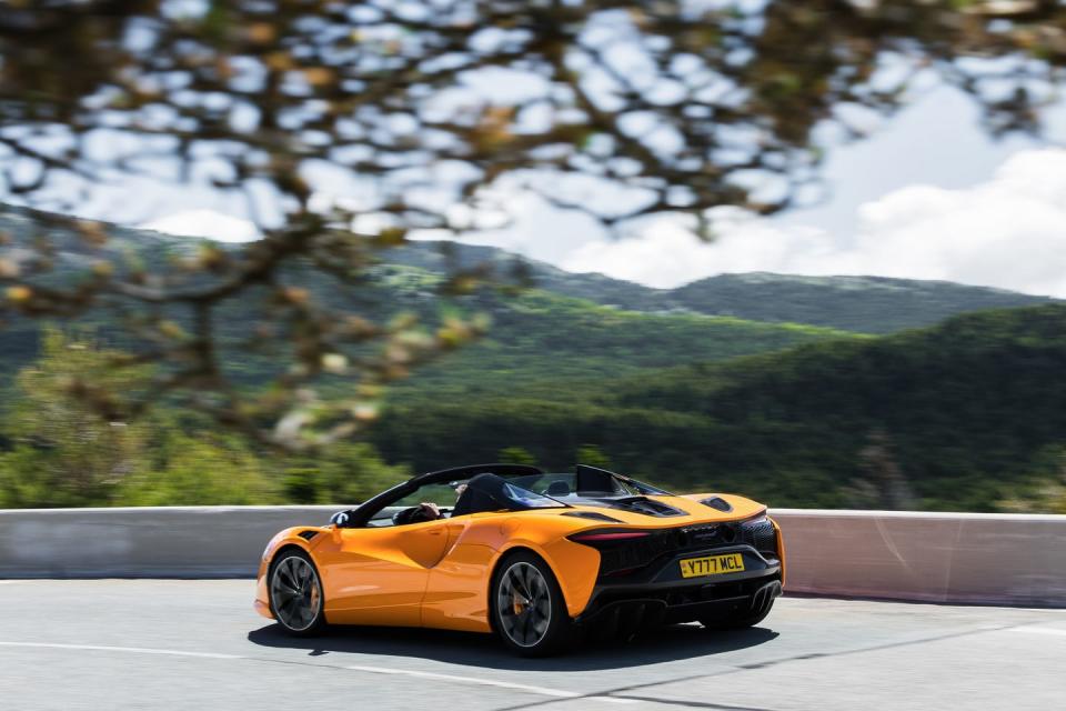 2025 mclaren artura spider