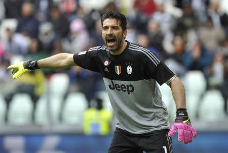 Football Soccer - Juventus v Carpi - Italian Serie A - Juventus stadium, Turin, Italy - 01/05/16 Juventus' goalkeeper Gianluigi Buffon in action against Carpi. REUTERS/Giorgio Perottino