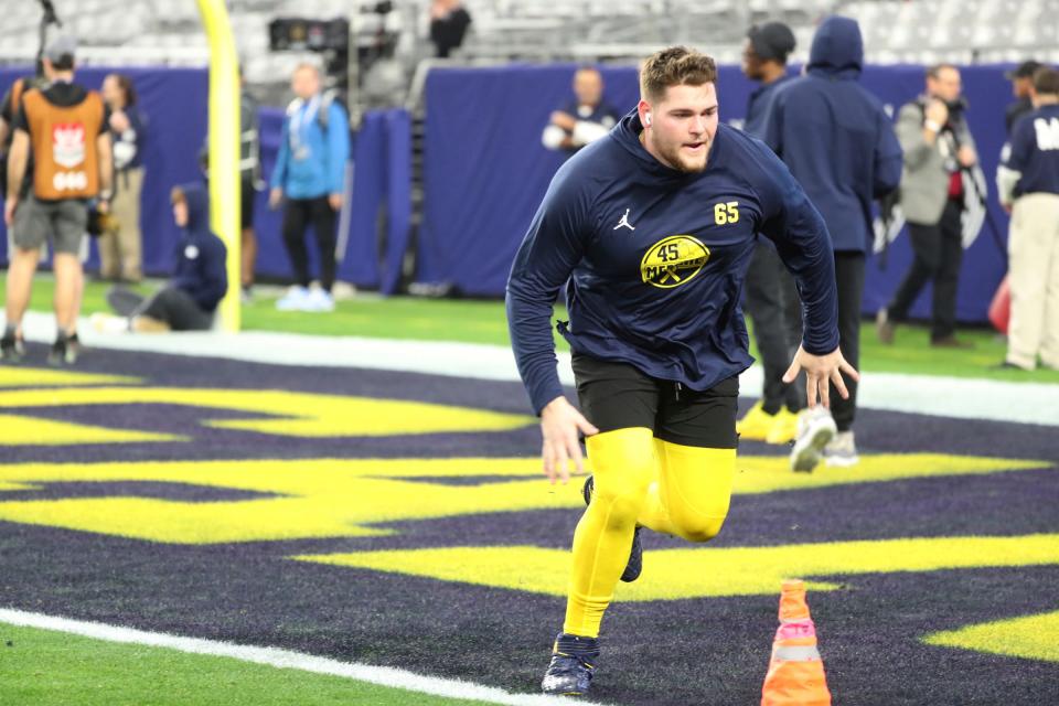 Michigan Wolverines offensive lineman Zak Zinter (65) warms up before the Fiesta Bowl game against the TCU Horned Frogs on December 31, 2022.