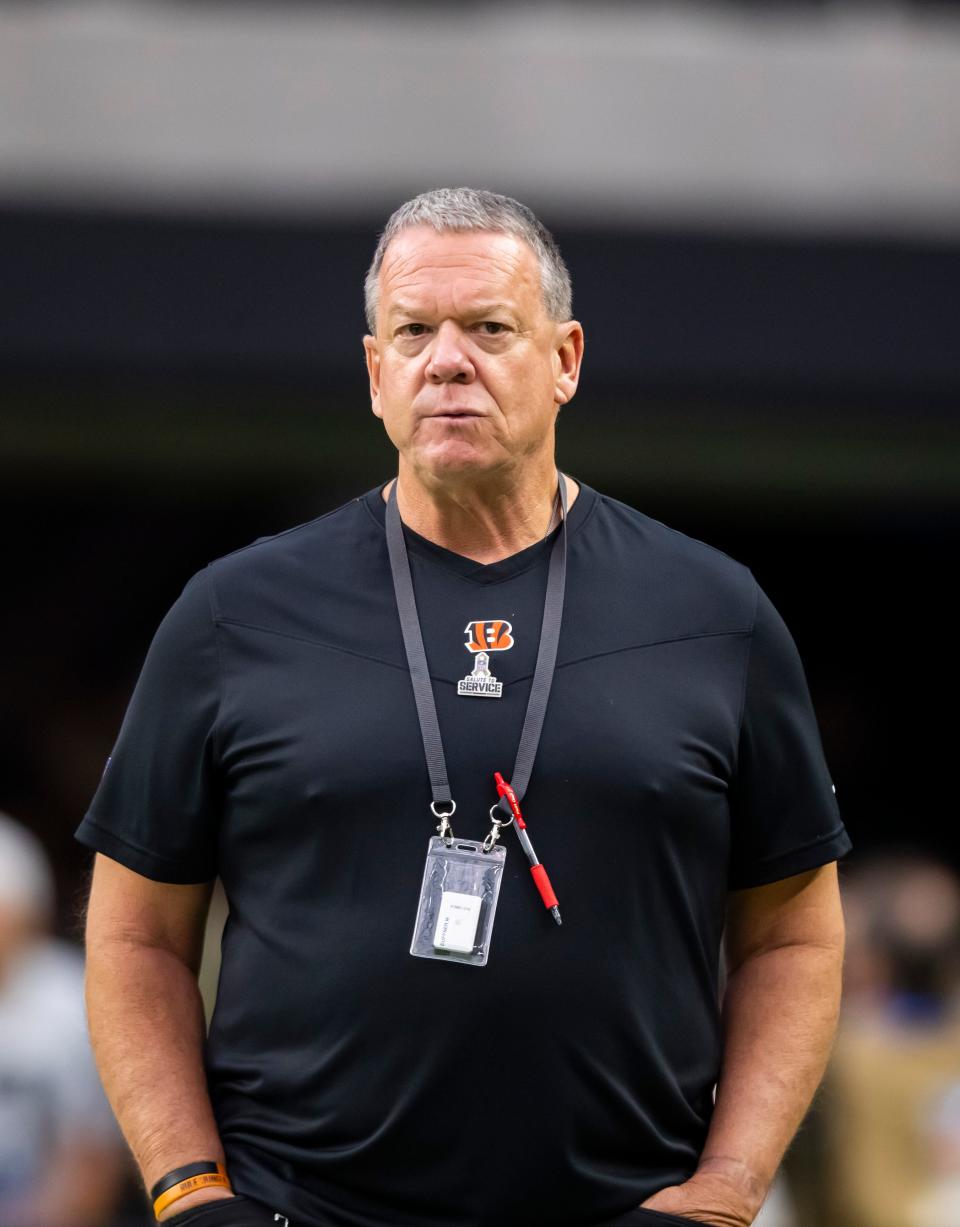 Cincinnati Bengals senior defensive assistant Mark Duffner prepares for a game against the Raiders earlier this season.