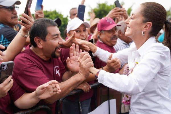 El acuerdo emitido por el INE para limitar los eventos que encabezan Claudia Sheinbaum y Mario Delgado en todo el país no fue suficiente para dejar de movilizar a miles de personas en Jiutepec, Morelos. 