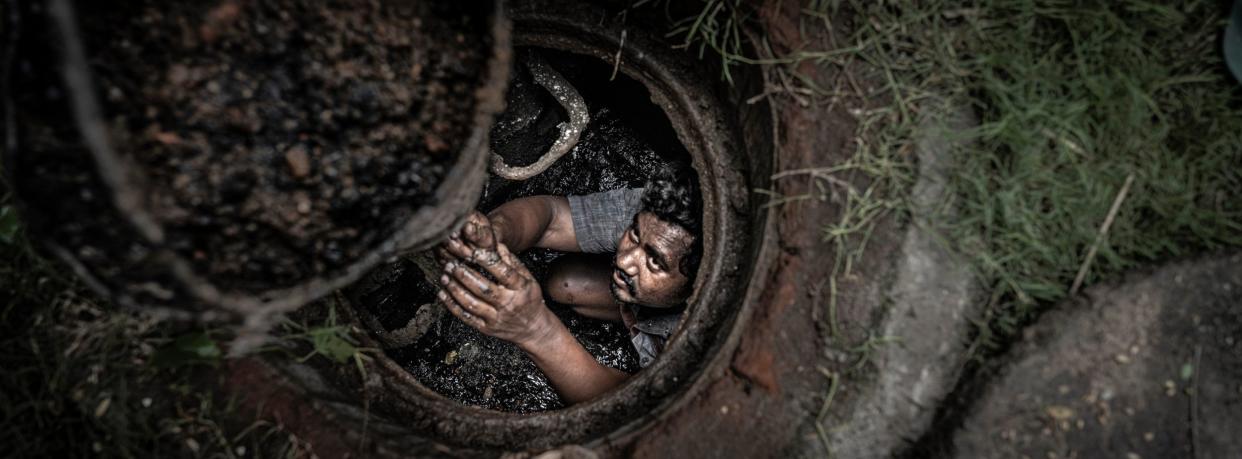 Mukes Niyak 27 cleans out a septic tank, Bokaro Steel City, Jharkhand