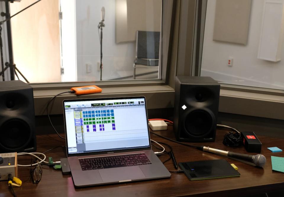 A laptop sitting in a recording studio. Jesse Gander is a recording engineer from Vancouver. He is responsible for mixing the Hän Singer' album. 