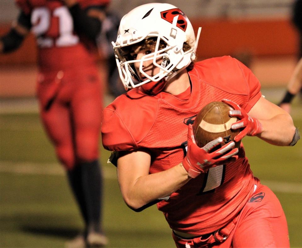 Strawn High School's Griff Rigdon runs with the ball during a Class 1A Division II football playoff game in 2021.