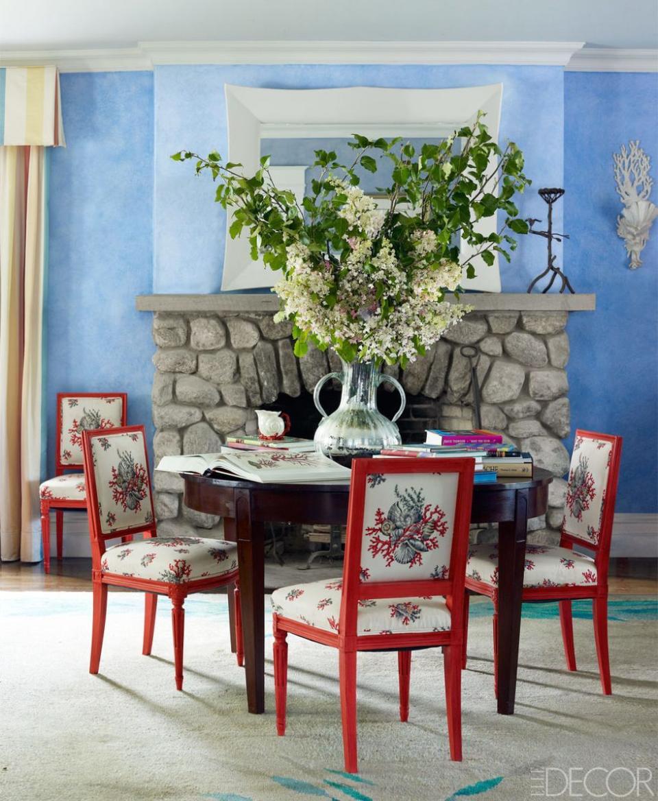 <p>This colorful and relaxed dining room in<a href="https://www.elledecor.com/design-decorate/house-interiors/g2678/amy-fine-collins-fishers-island-new-york-house-tour/?" rel="nofollow noopener" target="_blank" data-ylk="slk:style scribe Amy Fine Collins' weekend retreat;elm:context_link;itc:0;sec:content-canvas" class="link "> style scribe Amy Fine Collins' weekend retreat</a> benefits from a pastel blue accent wall. </p>