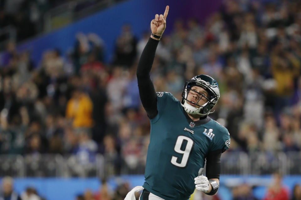 Eagles quarterback Nick Foles (9), gestures after throwing a touchdown pass to wide receiver Alshon Jeffery. (AP)