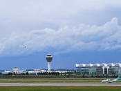 <p>Deutschland schafft es 2018 gleich doppelt unter die Top Ten! München wurde zum besten deutschen und europäischen Airport gekürt. Schon seit Jahren belegen die Bayern außerdem in der Skytrax-Kategorie “Bester Flughafen mit Passagierzahlen zwischen 40 bis 50 Millionen Fluggästen” die Spitzenposition. So auch dieses Mal. (Bild-Copyright: Fotofeeling/ddp Images) </p>