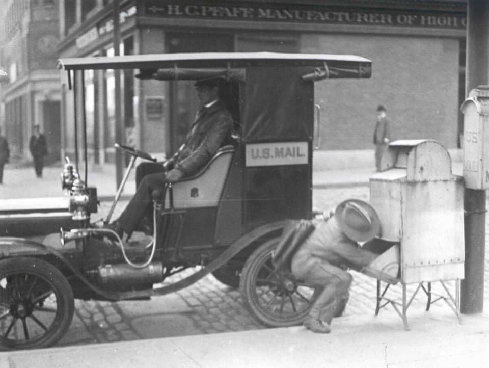 historic car 1906 mail truck delivery