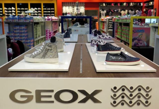 rehén Mercurio Destierro El fabricante de zapatos Geox suspende las nuevas inversiones directas en  Rusia