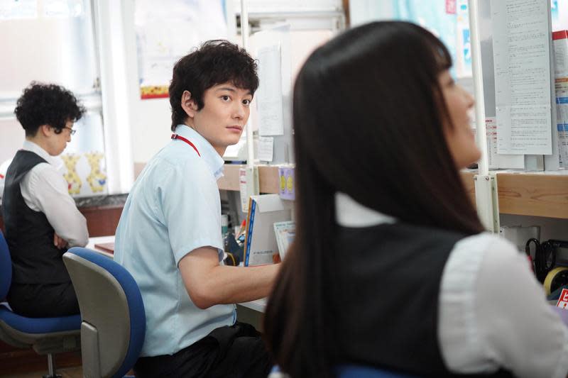 《快一秒的他》男星岡田將生飾演在郵局工作，人生總是快別人一秒的男主角。（台北電影節提供）