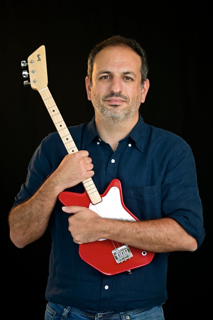 Rafael Atijas de Loog Guitars. Foto: Leonardo Mainé