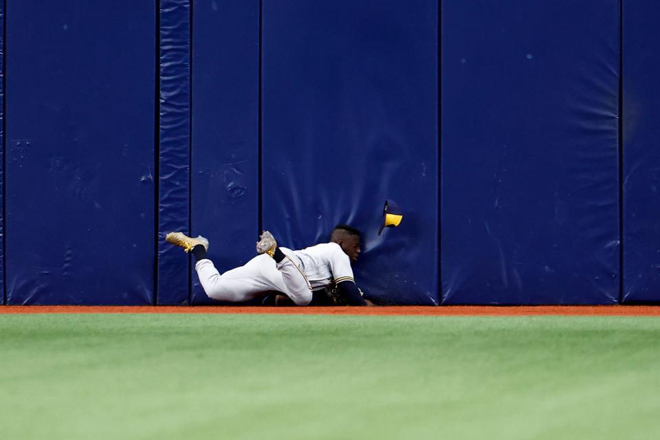 ST PETERSBURG, FLORIDA - JUNE 29: Jonathan Davis #3 of the Milwaukee Brewers makes makes a diving catch off a fly ball from the bat of Randy Arozarena #56 of the Tampa Bay Rays during the second inning at Tropicana Field on June 29, 2022 in St Petersburg, Florida. (Photo by Douglas P. DeFelice/Getty Images) *** BESTPIX ***