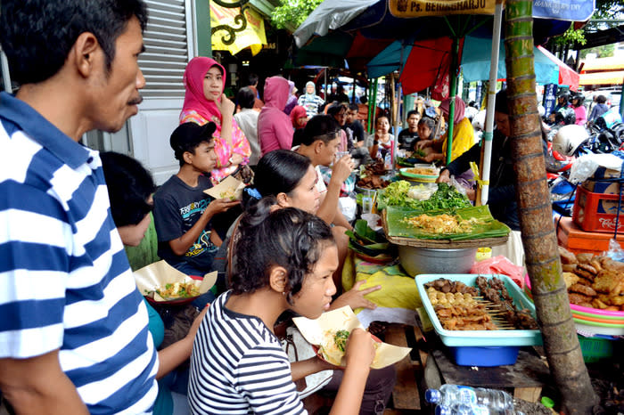 Eat it while its hot: Street food with a traditional menus can be easily found around the Traditional Market Beringharjo. (