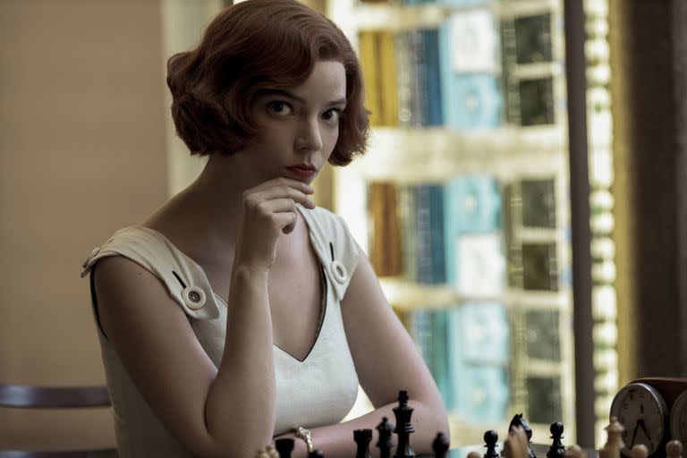La actriz angloargentina Anya-Taylor Joy protagoniza esta miniserie de Scott Frank centrada en una autodestructiva maestra de ajedrez