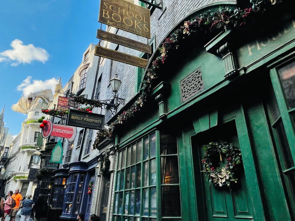 christmas decorations on diagon alley in wizarding world of harry potter universal orlando