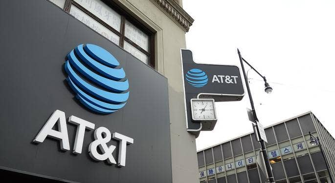 AT&T y Verizon luchan con el plomo tóxico y deuda en sus líneas