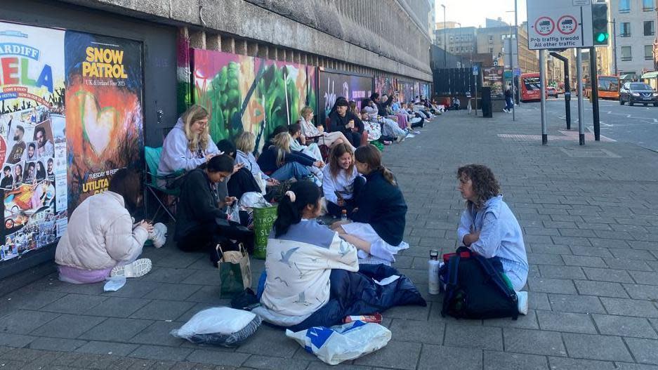 Fans on Westgate Street