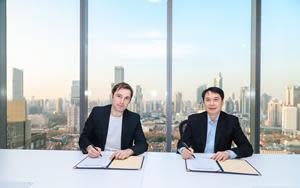 In the picture, Andreas Igerl, Managing Director of IMCD China (left), and Owen Yu, Founder and General Manager of Syntec (right)