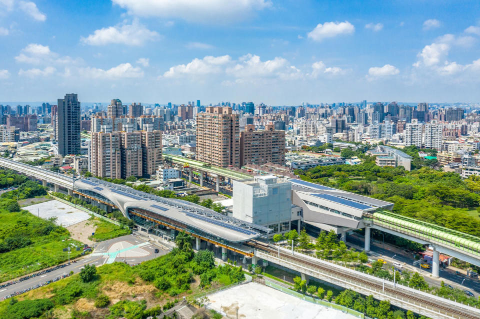 松竹共構車站為北屯重要的交通樞紐，加上近年機捷特區及單元十二開發，大量人口移入，強勢軌道經濟，引領周邊繁榮發展。