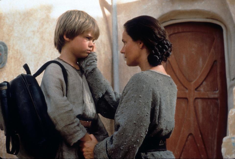 Jake Lloyd and Pernilla August in Star Wars: Episode I – The Phantom Menace