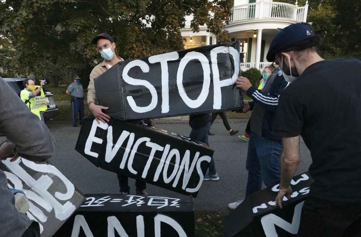 <span class="caption">An eviction crisis appears imminent. </span> <span class="attribution"><a class="link " href="https://newsroom.ap.org/detail/EvictionMoratorium/5b11c3120f9c45c8a6b6d34c47ef4b12/photo?Query=eviction&mediaType=photo&sortBy=arrivaldatetime:desc&dateRange=Anytime&totalCount=5571&currentItemNo=201" rel="nofollow noopener" target="_blank" data-ylk="slk:AP Photo/Michael Dwyer;elm:context_link;itc:0;sec:content-canvas">AP Photo/Michael Dwyer</a></span>