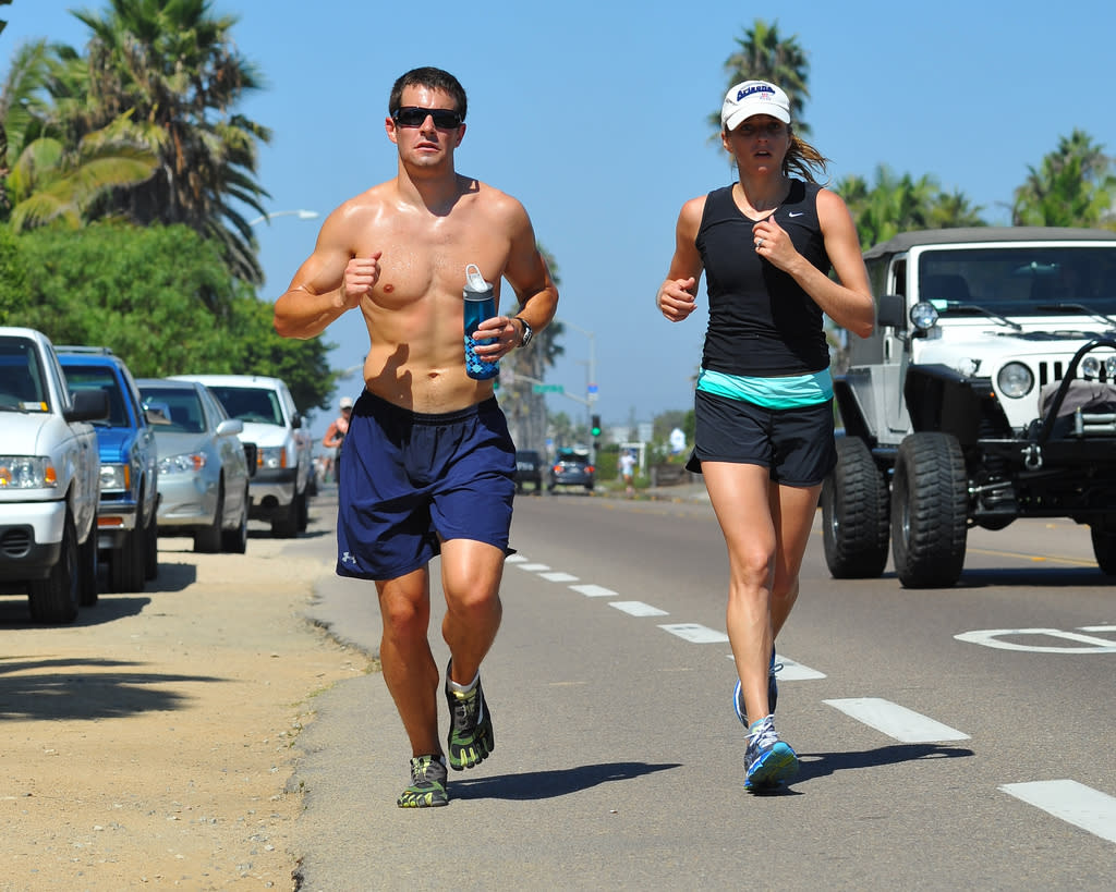 Running Runners California Muscular Man Jogging Barefoot Sneakers