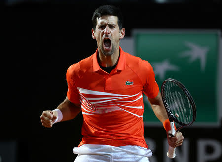 El tenista serbio Novak Djokovic celebra tras su ajustada victoria ante el argentino Juan Martín del Potro en el ATP de Roma- Foro Itálico, Roma, Italia - Mayo 17, 2019 REUTERS/Matteo Ciambelli