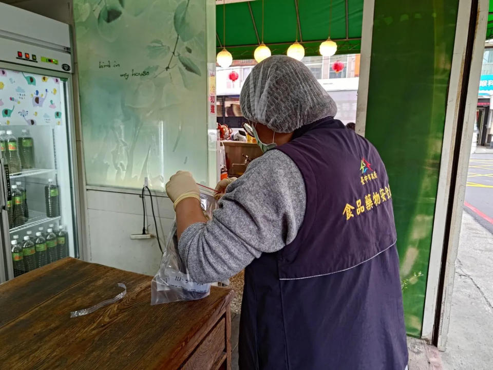 <strong>台中市食安處也針對即食產品（餐盒、飲冰品與配料等）抽驗185件，檢驗微生物。（圖／台中市食品藥物安全處提供）</strong>