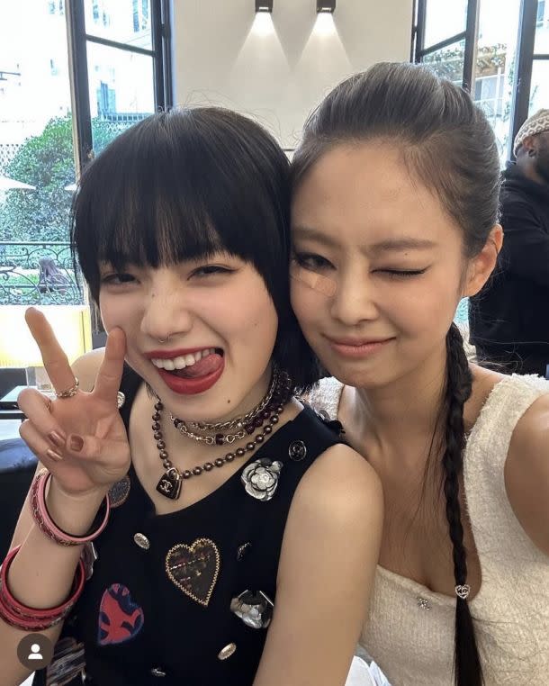 ▲Jennie（右）合體小松菜奈（左）。（圖／翻攝自Jennie IG）