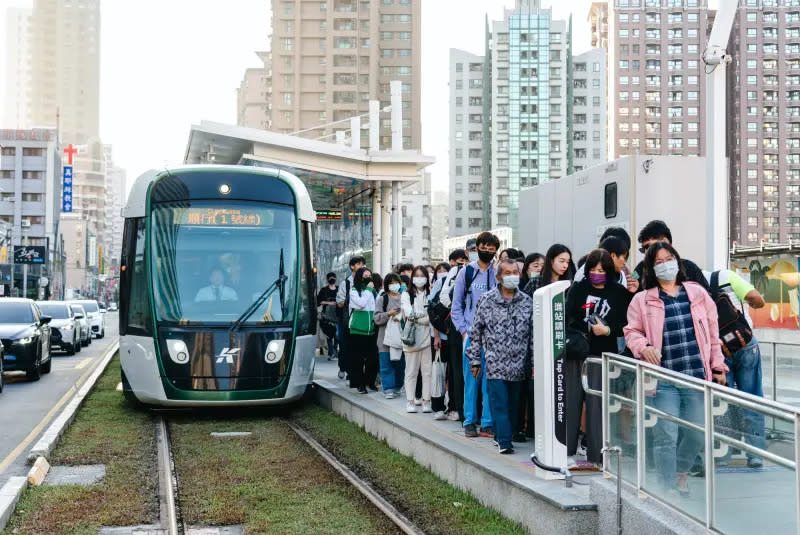 ▲高雄輕軌通車，但事故頻傳。（圖／高市府捷運局提供）