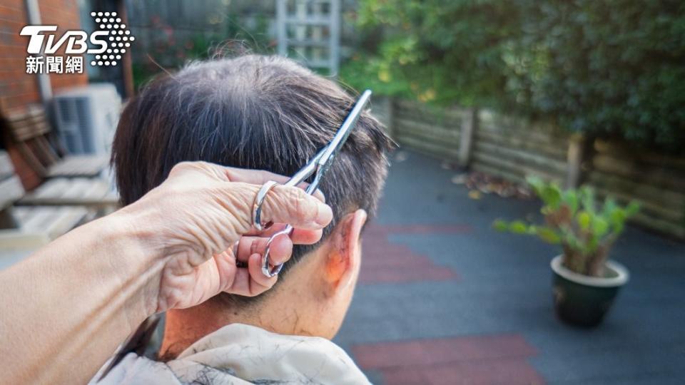 幾乎每個人從小到大都有過被剪頭髮的經驗。（示意圖／shutterstock達志影像）