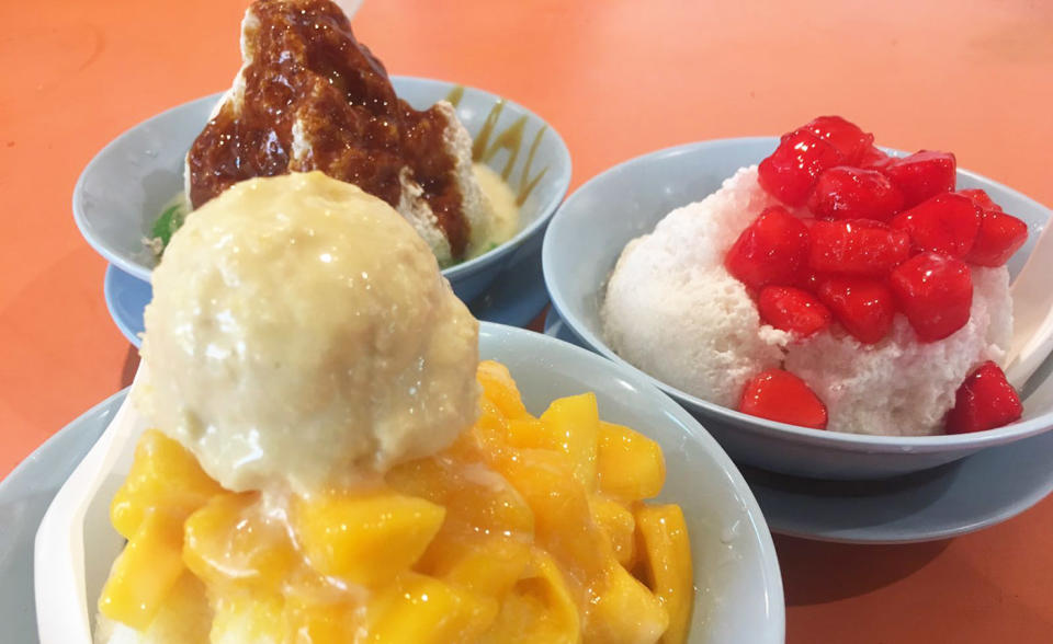 Popular desserts Gangster Ice, Power Chendol and Red Ruby sold at Jin Jin Dessert. (Photo: Gabriel Choo / Yahoo Lifestyle Singapore)