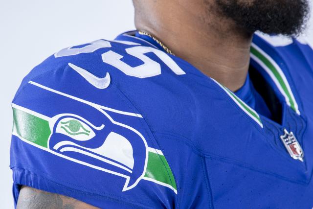 Seahawks unveil 90s throwback uniforms